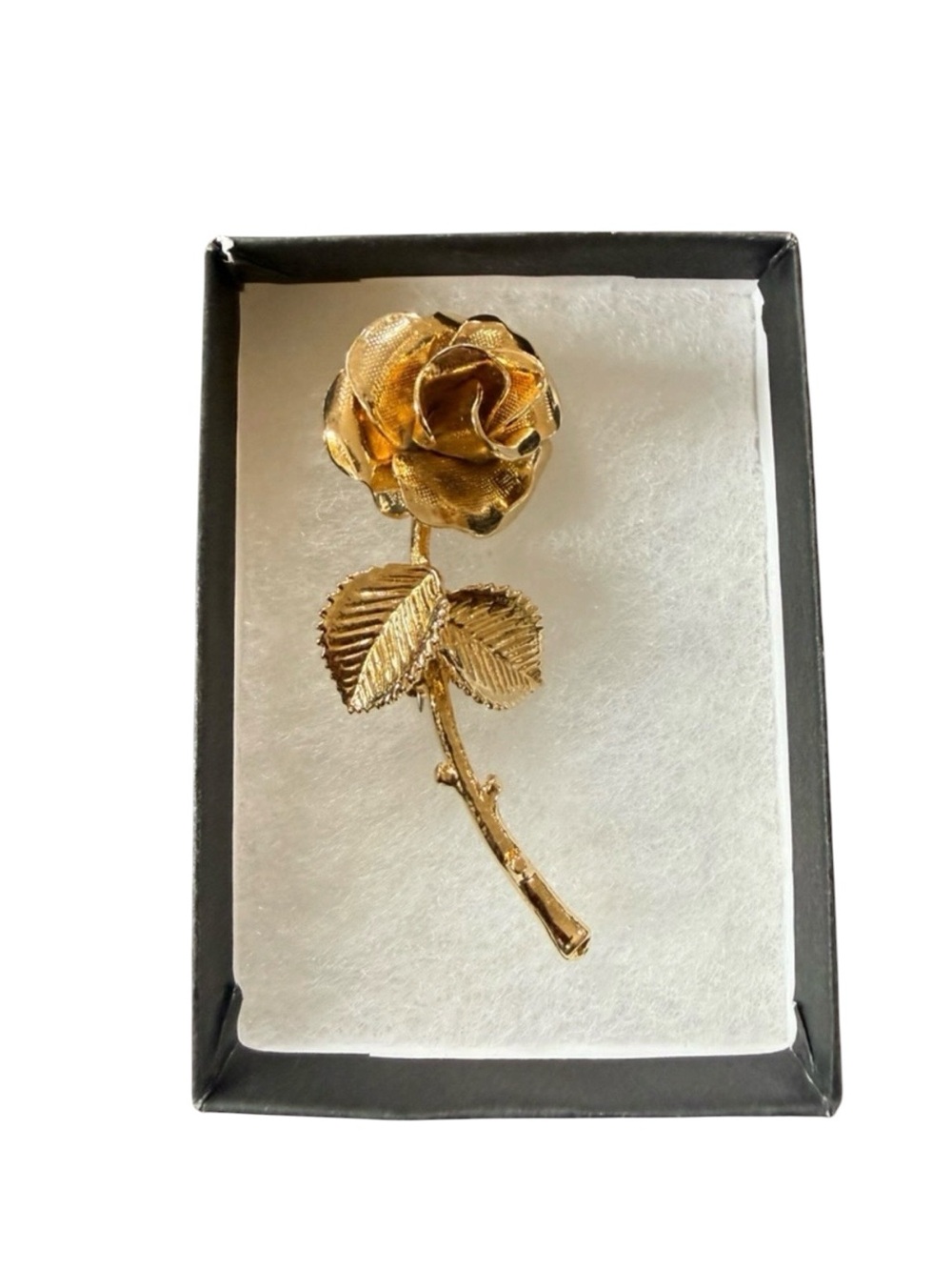 Vintage Hudson’s Bay Gold Tone Textured Rose Flower Brooch Pin Women’s Jewelry